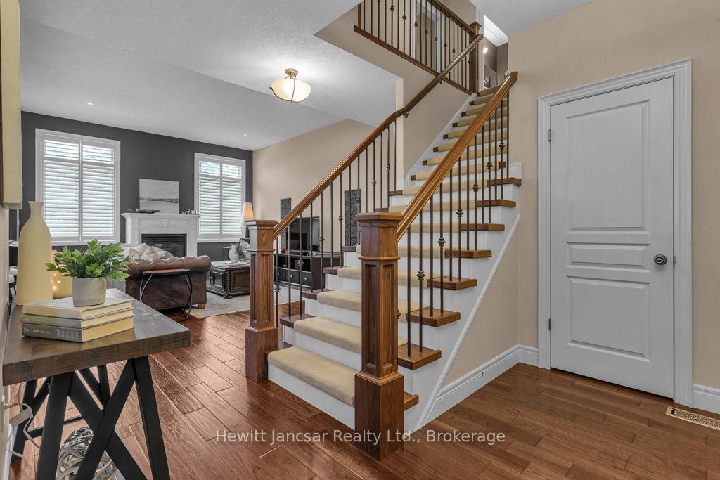 Photo 3 of 211 Terrace Wood Crescent, Kitchener, Pioneer Tower West — HOMEH