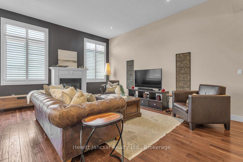 Photo 5 of 211 Terrace Wood Crescent, Kitchener, Pioneer Tower West — HOMEH