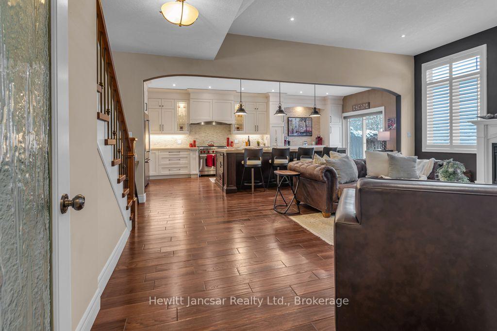 Photo 6 of 211 Terrace Wood Crescent, Kitchener, Pioneer Tower West — HOMEH