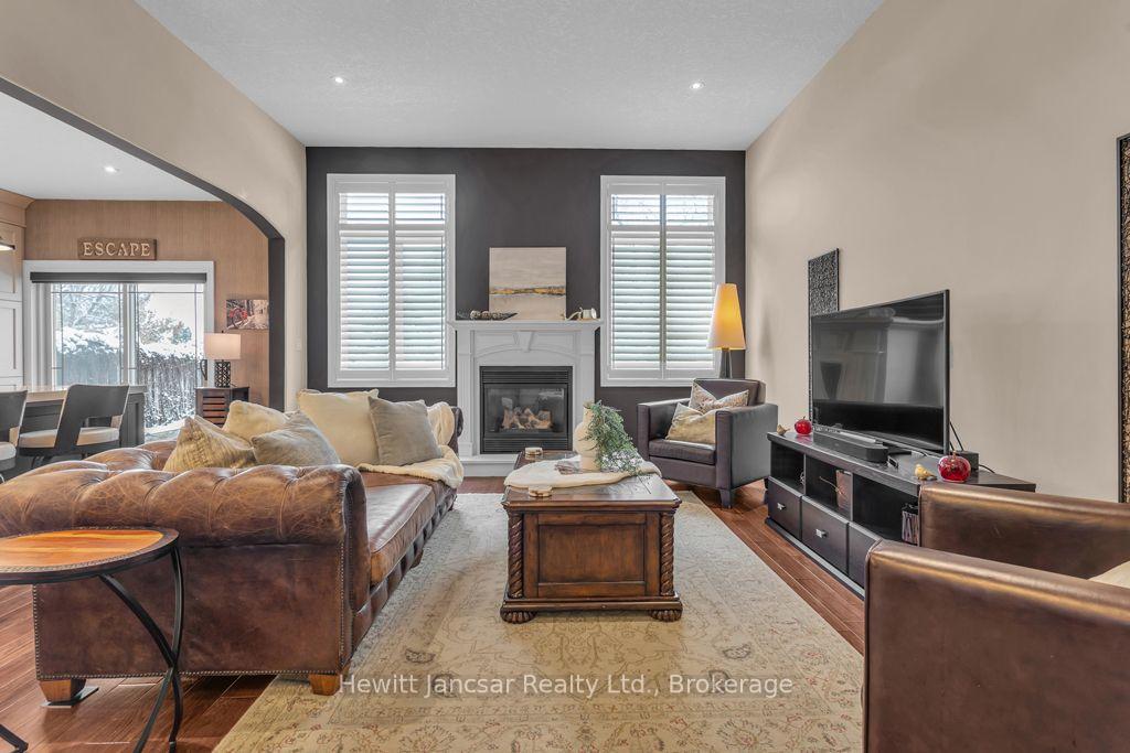 Photo 7 of 211 Terrace Wood Crescent, Kitchener, Pioneer Tower West — HOMEH