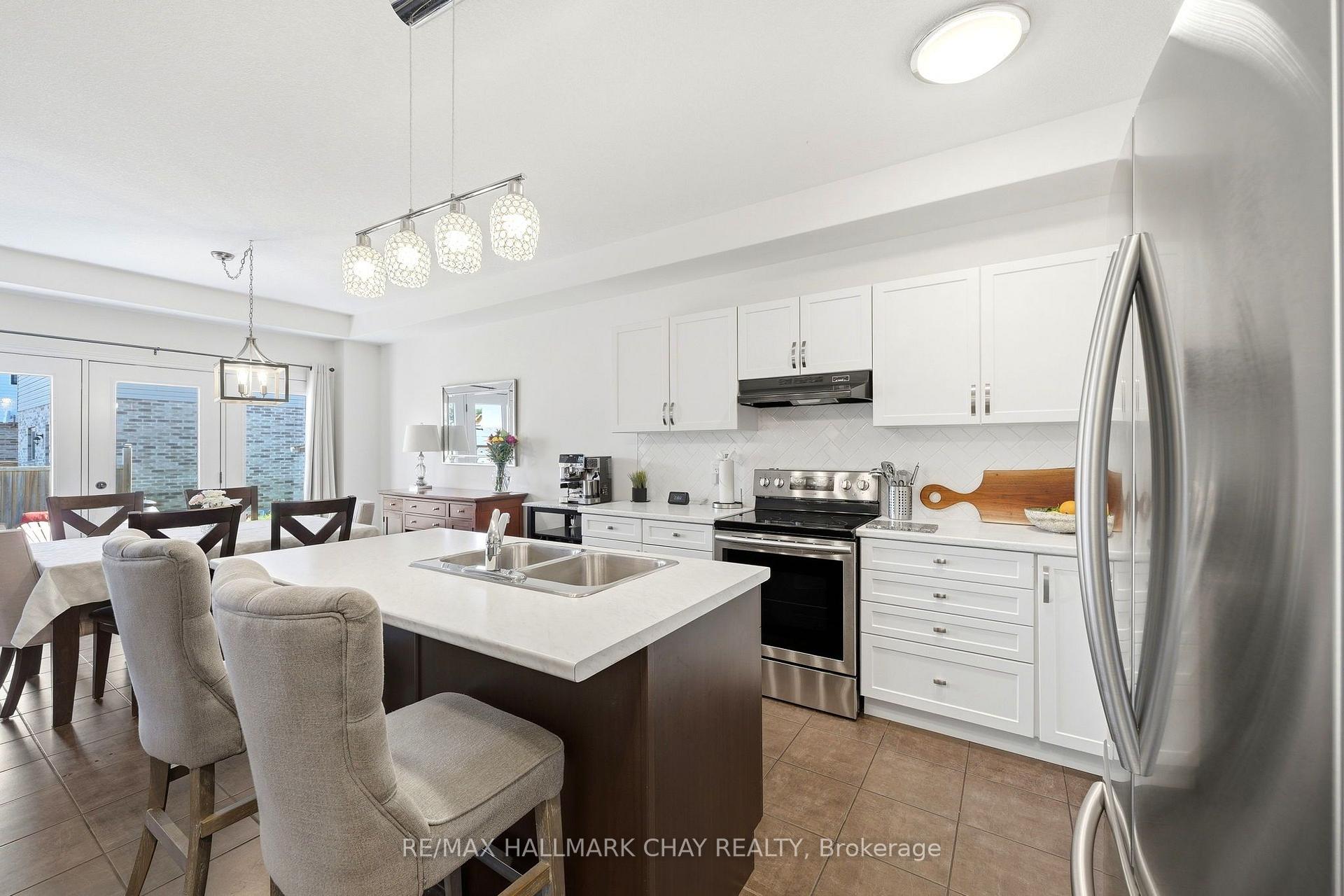 Photo 13 of 61 Carleton Trail, New Tecumseth, Beeton — HOMEH