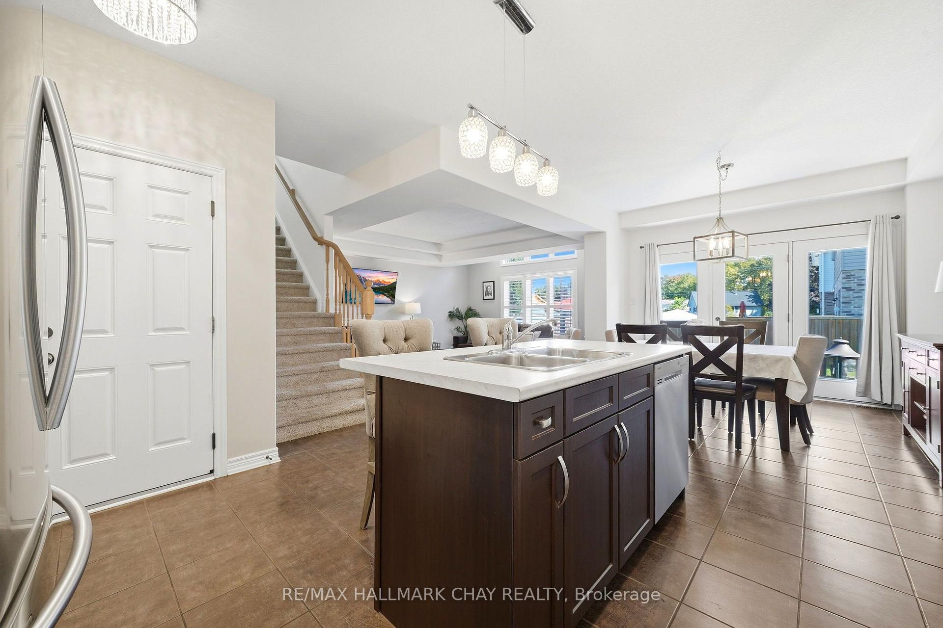 Photo 14 of 61 Carleton Trail, New Tecumseth, Beeton — HOMEH