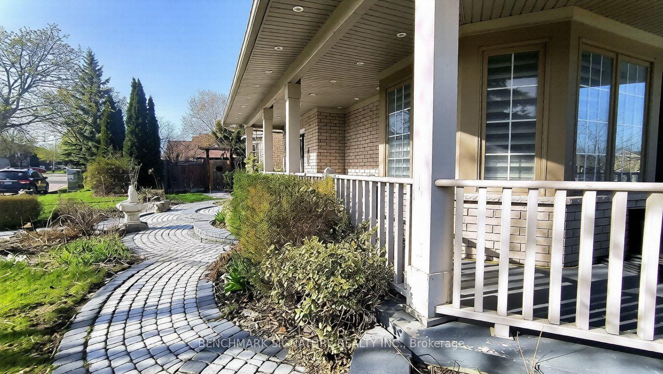 Photo 3 of 75 Boxwood Crescent, Markham, Rouge Fairways — HOMEH