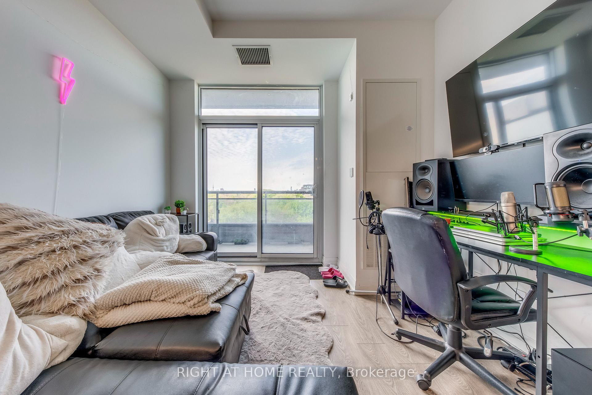 Photo 11 of Unit 619, 286 Main Street, Toronto, East End-Danforth — HOMEH