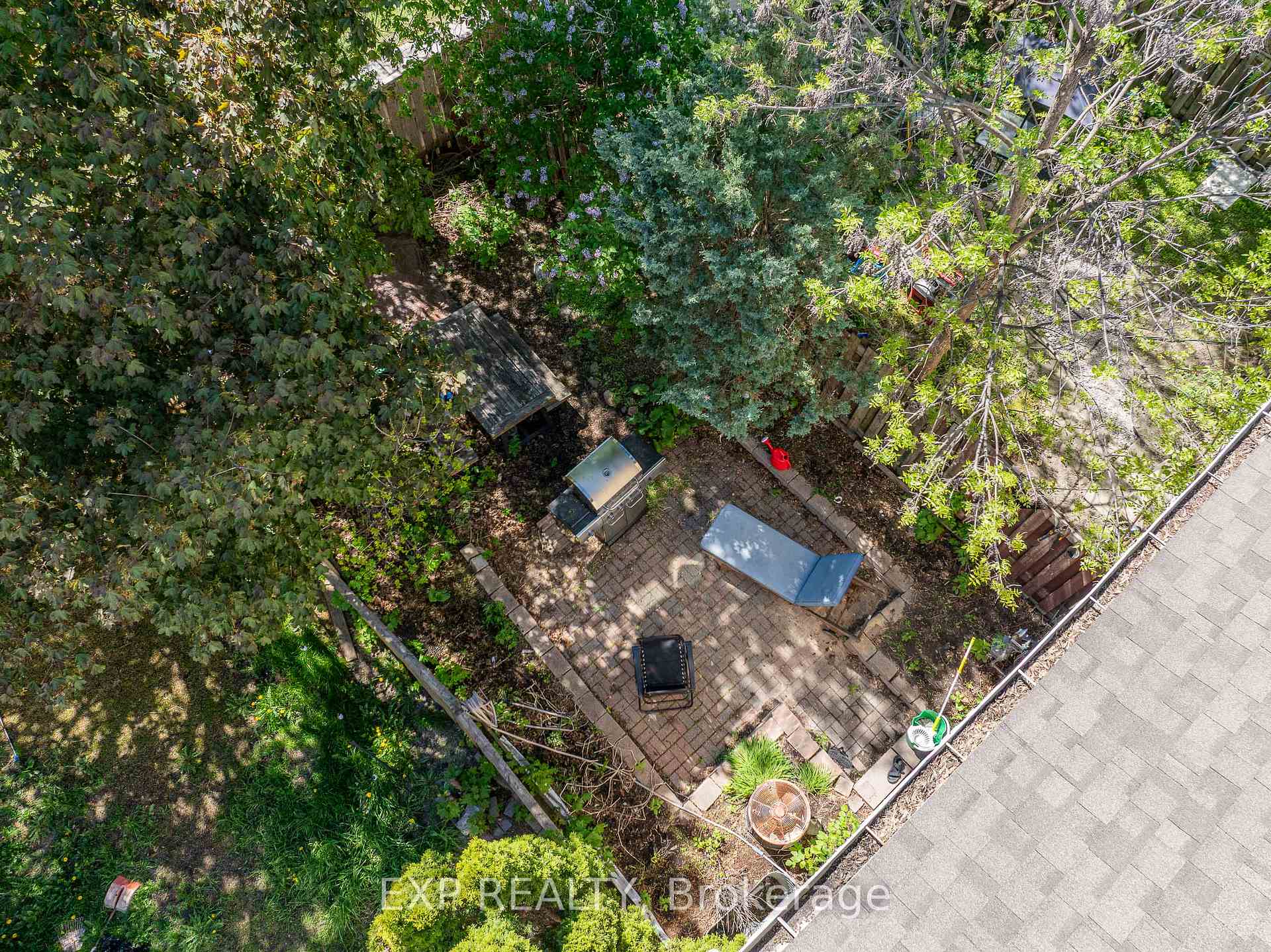 Photo 4 of 6431 Timothy Court, Ottawa, Convent Glen North — HOMEH