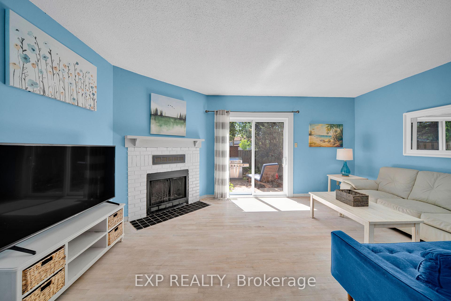 Photo 5 of 6431 Timothy Court, Ottawa, Convent Glen North — HOMEH