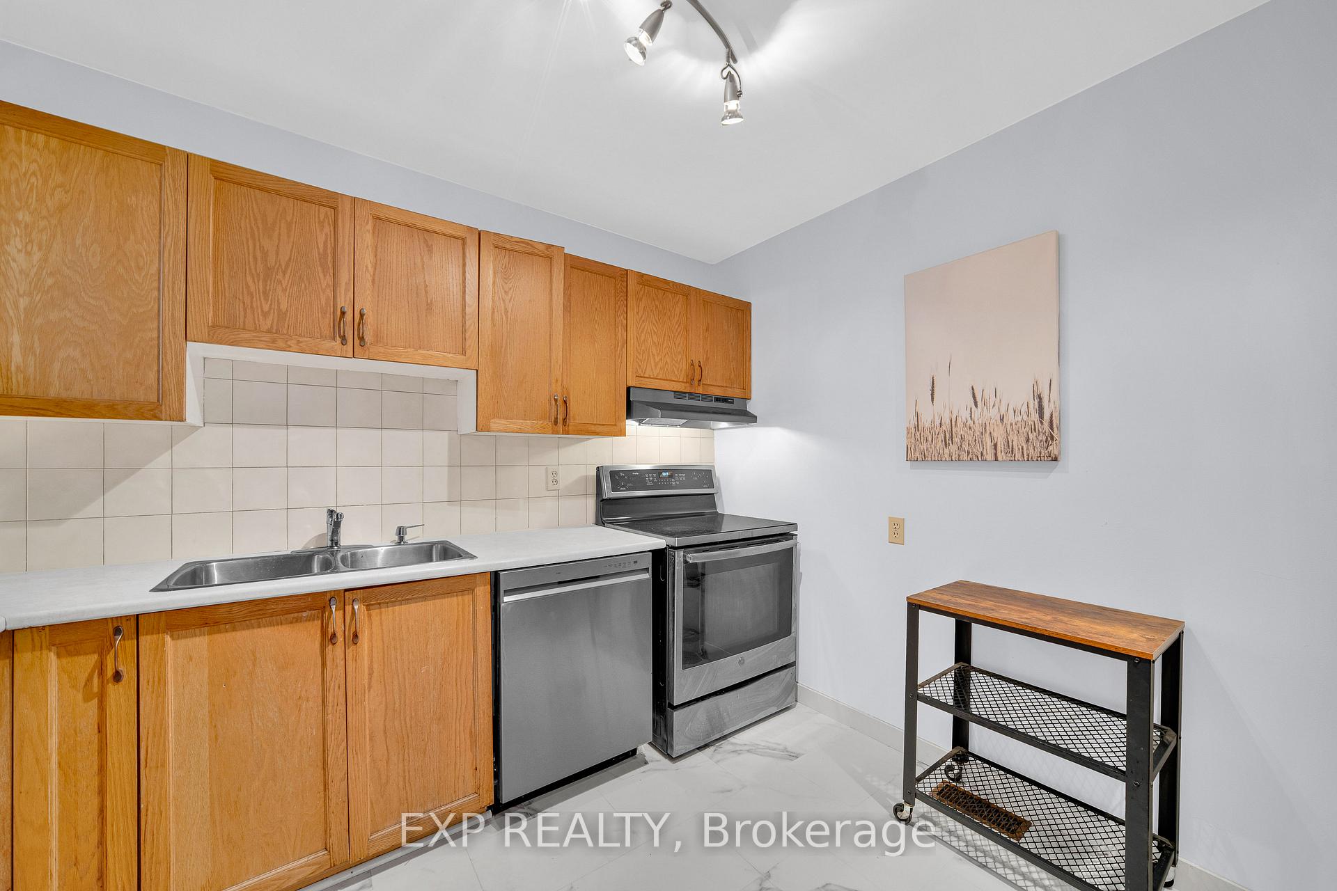 Photo 13 of 6431 Timothy Court, Ottawa, Convent Glen North — HOMEH