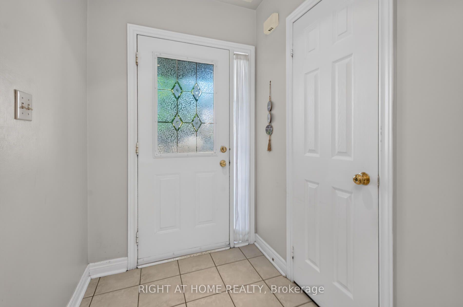 Photo 4 of 71 Pottery Place, Vaughan, East Woodbridge — HOMEH