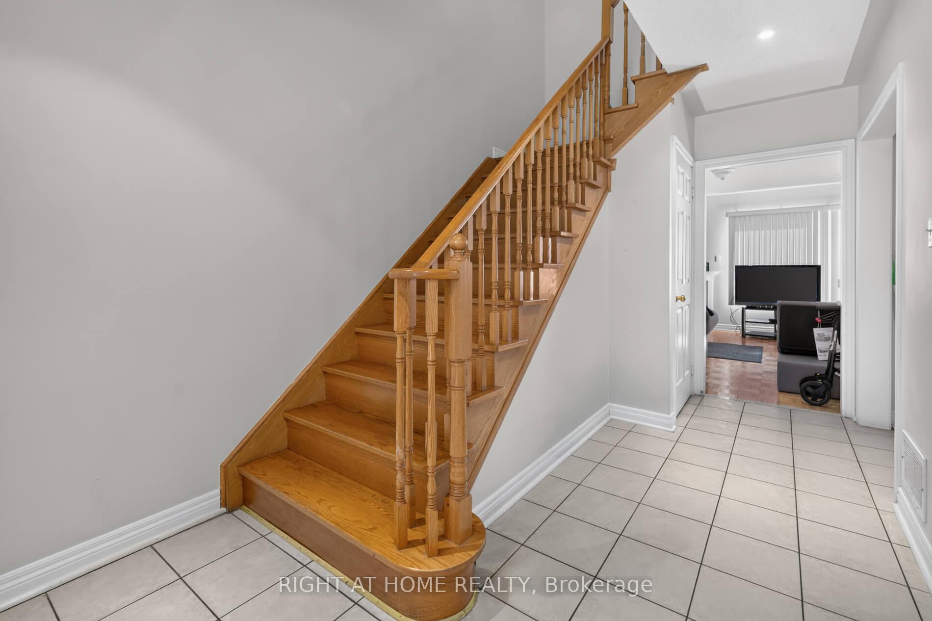 Photo 5 of 71 Pottery Place, Vaughan, East Woodbridge — HOMEH