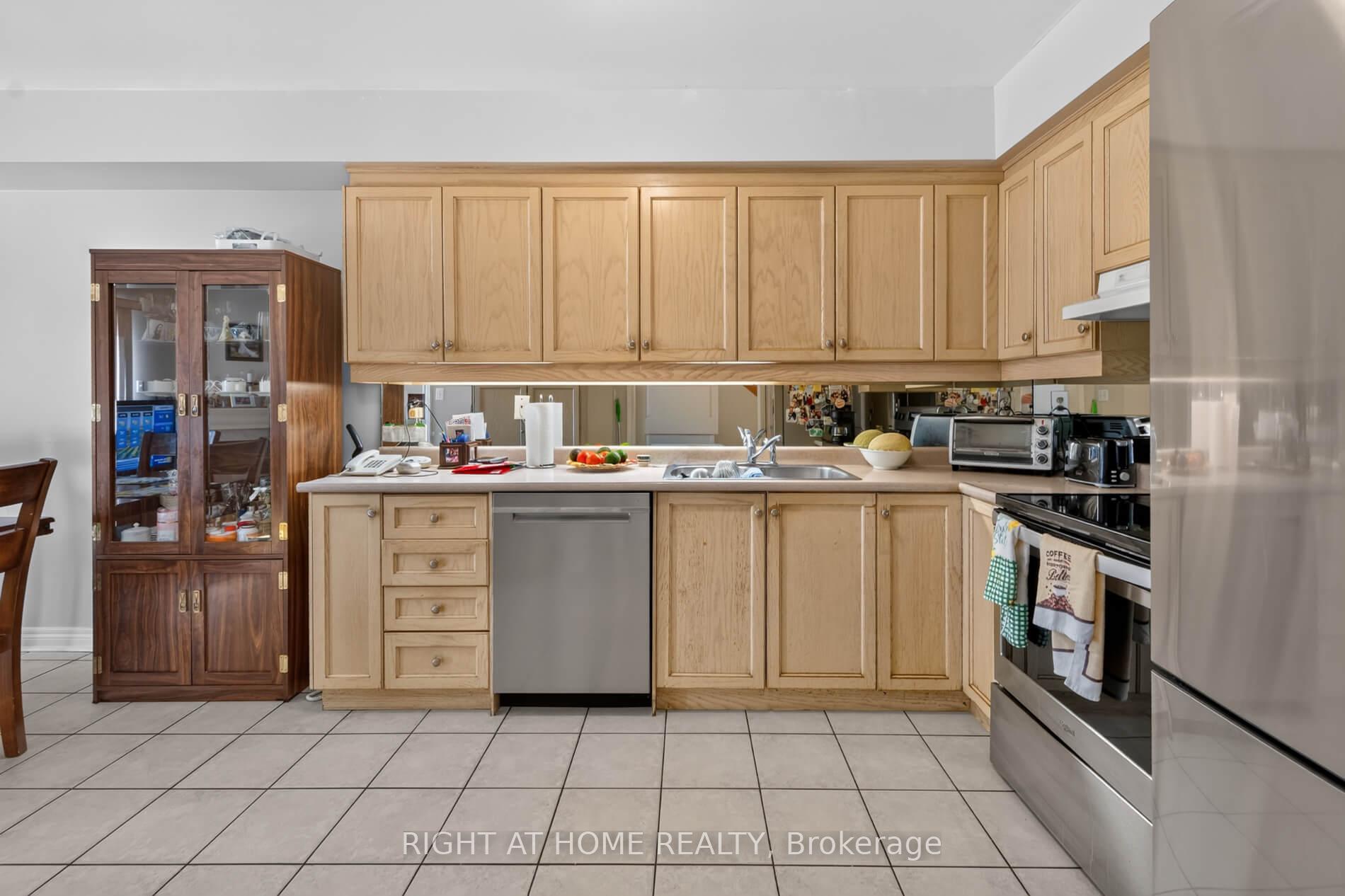 Photo 10 of 71 Pottery Place, Vaughan, East Woodbridge — HOMEH