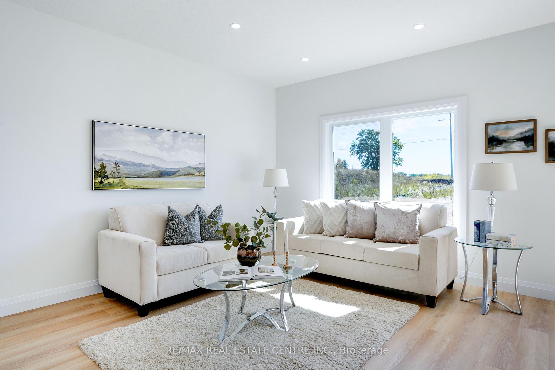 Photo 2 of 2508 Constance Avenue, London, South U — HOMEH