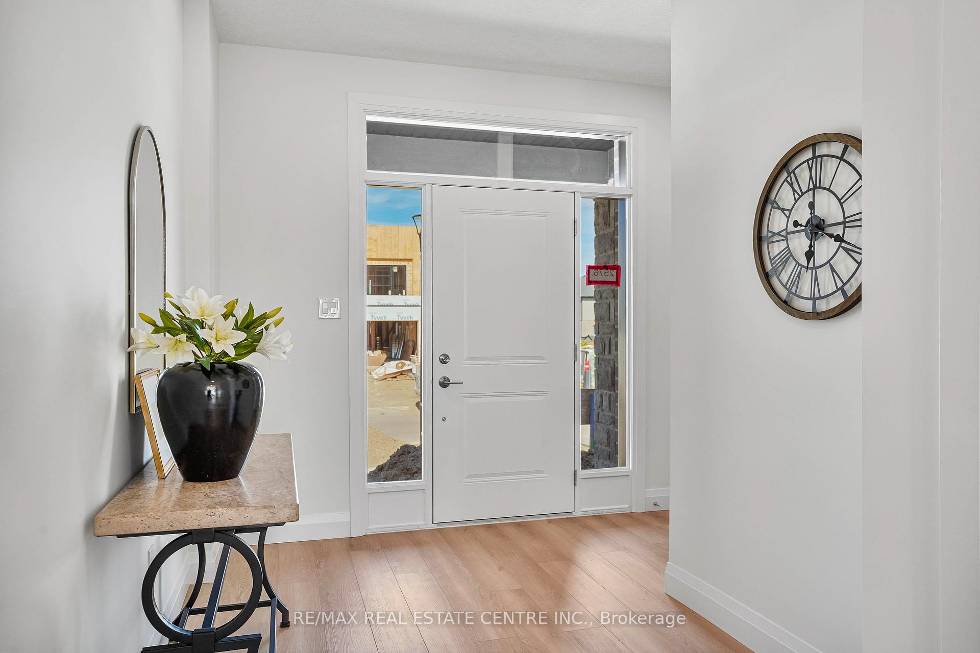 Photo 3 of 2508 Constance Avenue, London, South U — HOMEH
