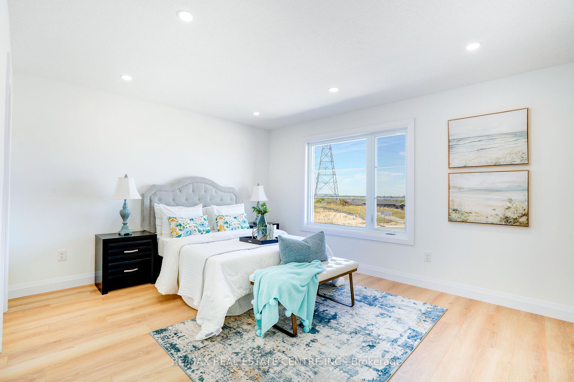Photo 6 of 2508 Constance Avenue, London, South U — HOMEH