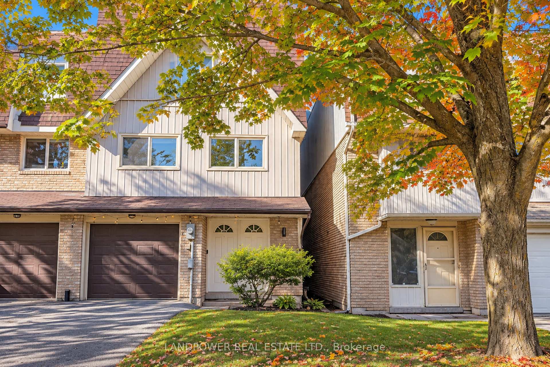 Photo 2 of 106 Poplar Crescent, Aurora, Aurora Highlands — HOMEH
