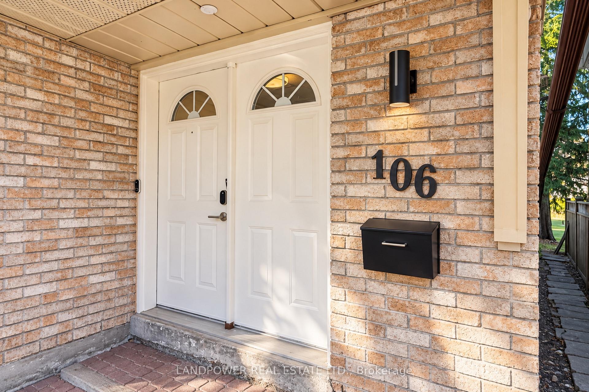 Photo 3 of 106 Poplar Crescent, Aurora, Aurora Highlands — HOMEH