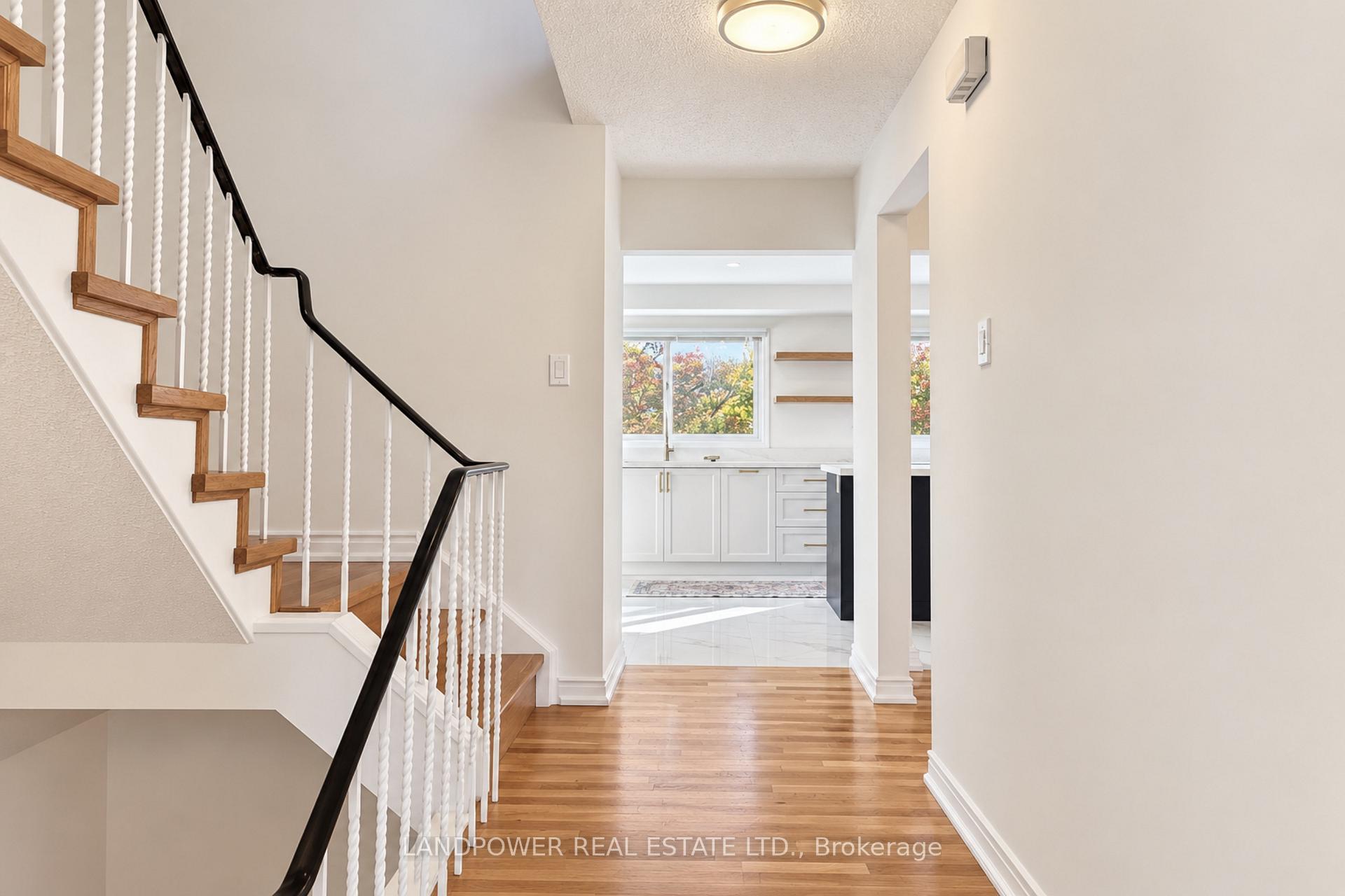 Photo 11 of 106 Poplar Crescent, Aurora, Aurora Highlands — HOMEH