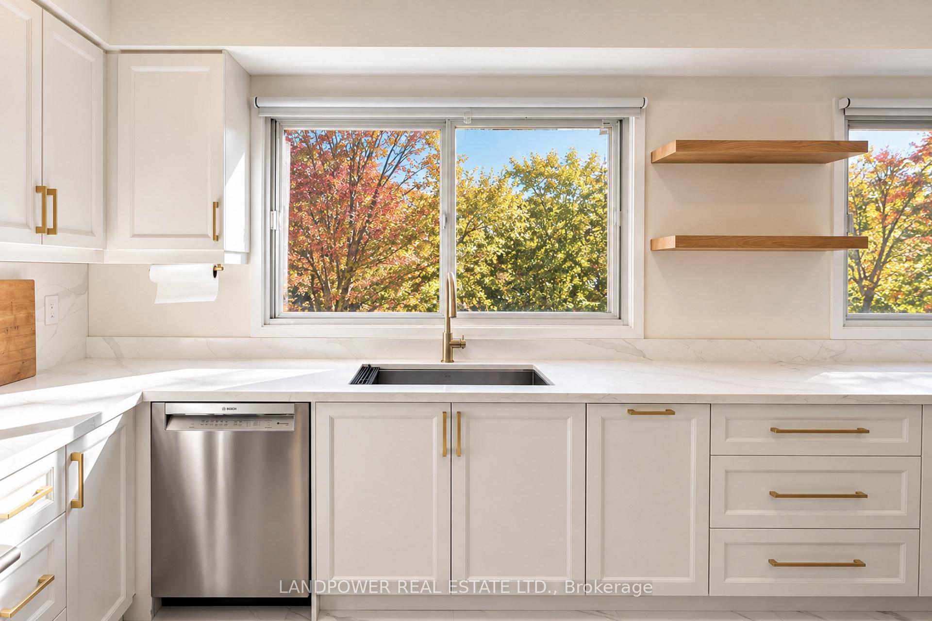 Photo 13 of 106 Poplar Crescent, Aurora, Aurora Highlands — HOMEH