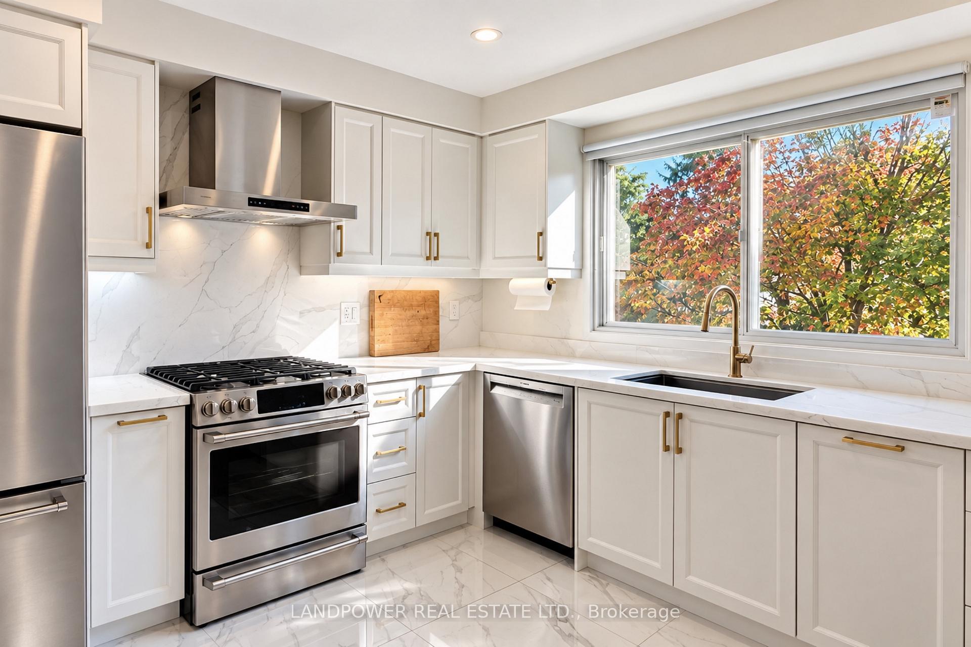 Photo 15 of 106 Poplar Crescent, Aurora, Aurora Highlands — HOMEH