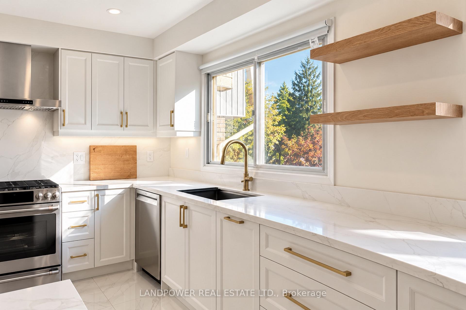 Photo 17 of 106 Poplar Crescent, Aurora, Aurora Highlands — HOMEH