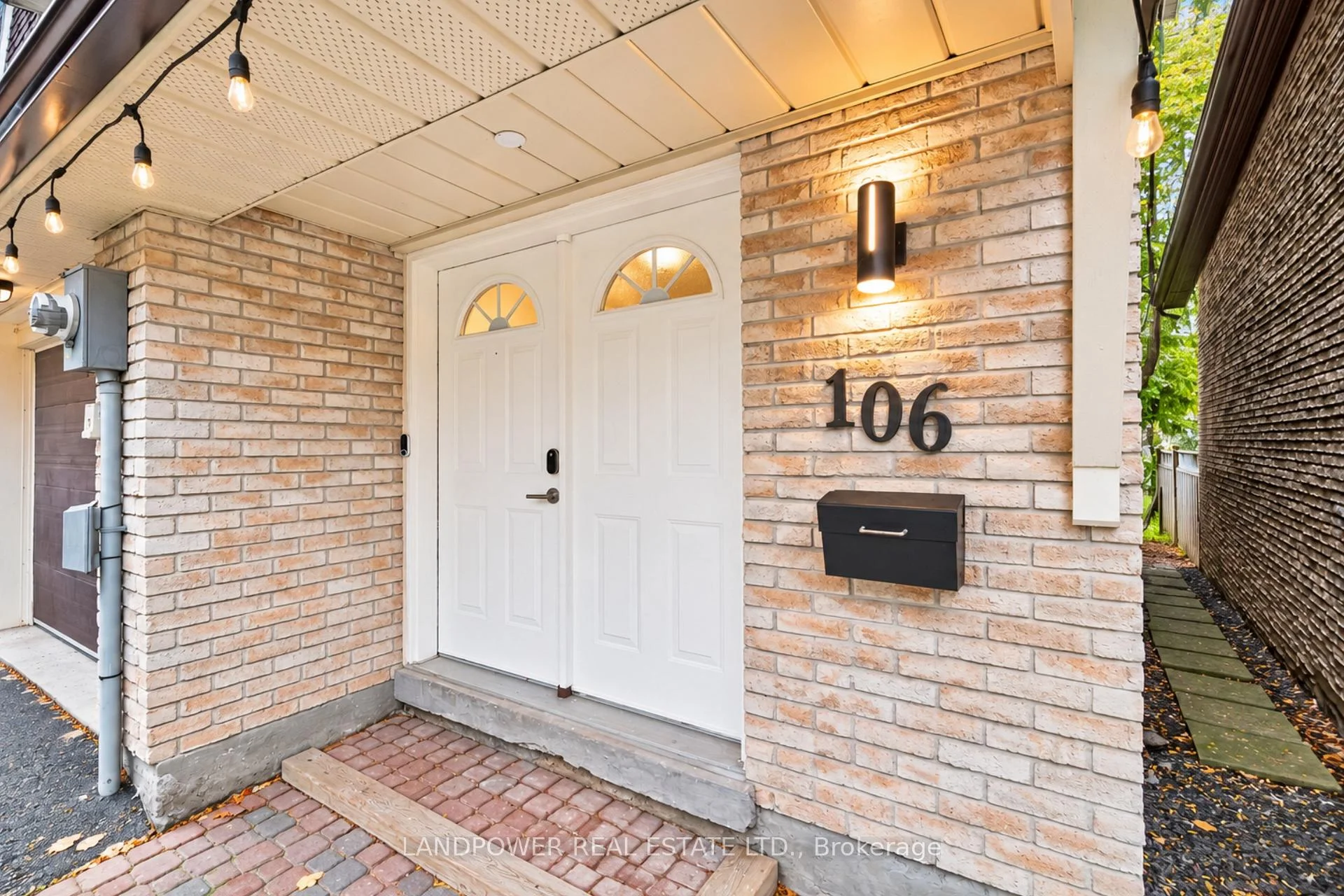 Photo 4 of 106 Poplar Crescent, Aurora, Aurora Highlands — HOMEH