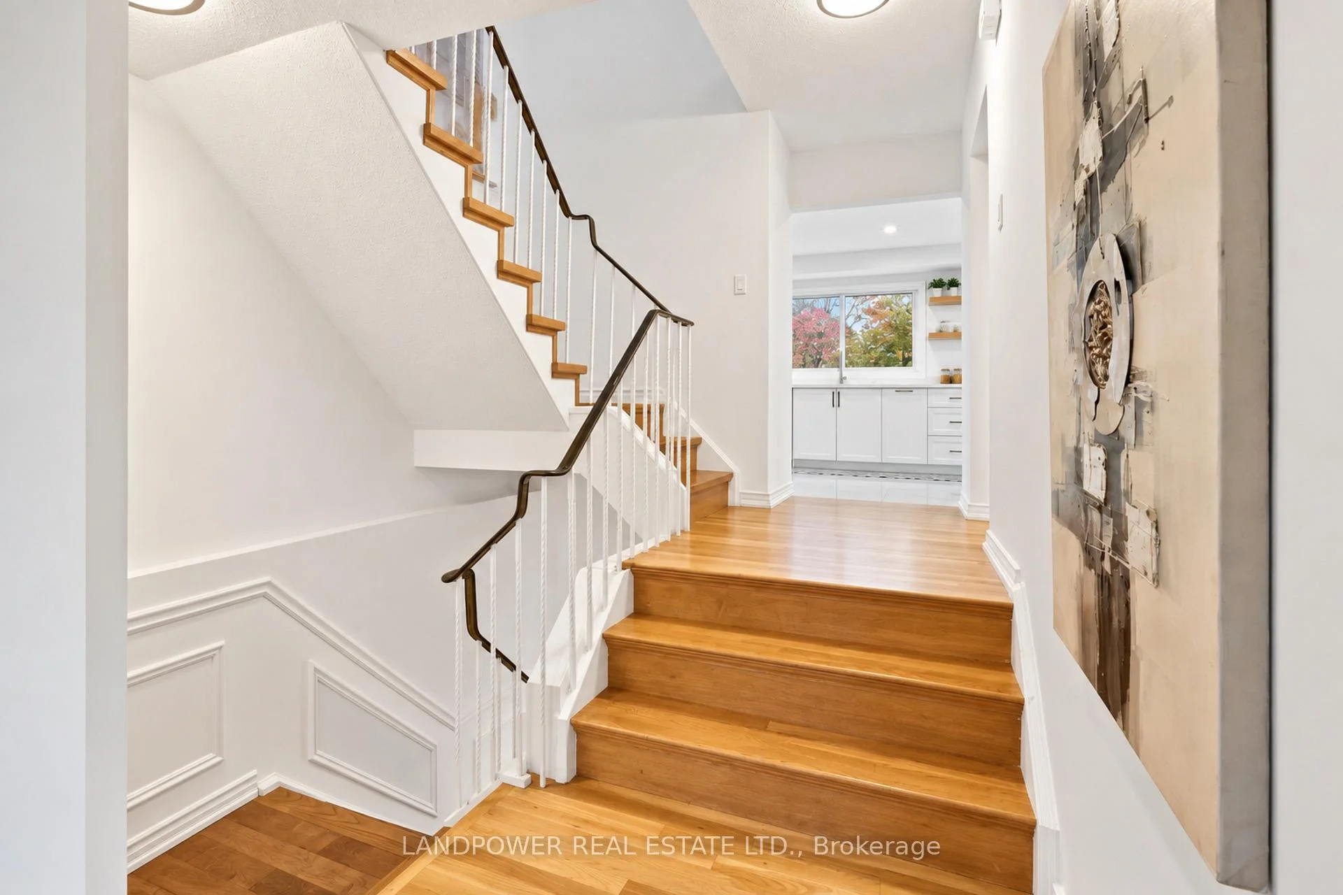 Photo 10 of 106 Poplar Crescent, Aurora, Aurora Highlands — HOMEH