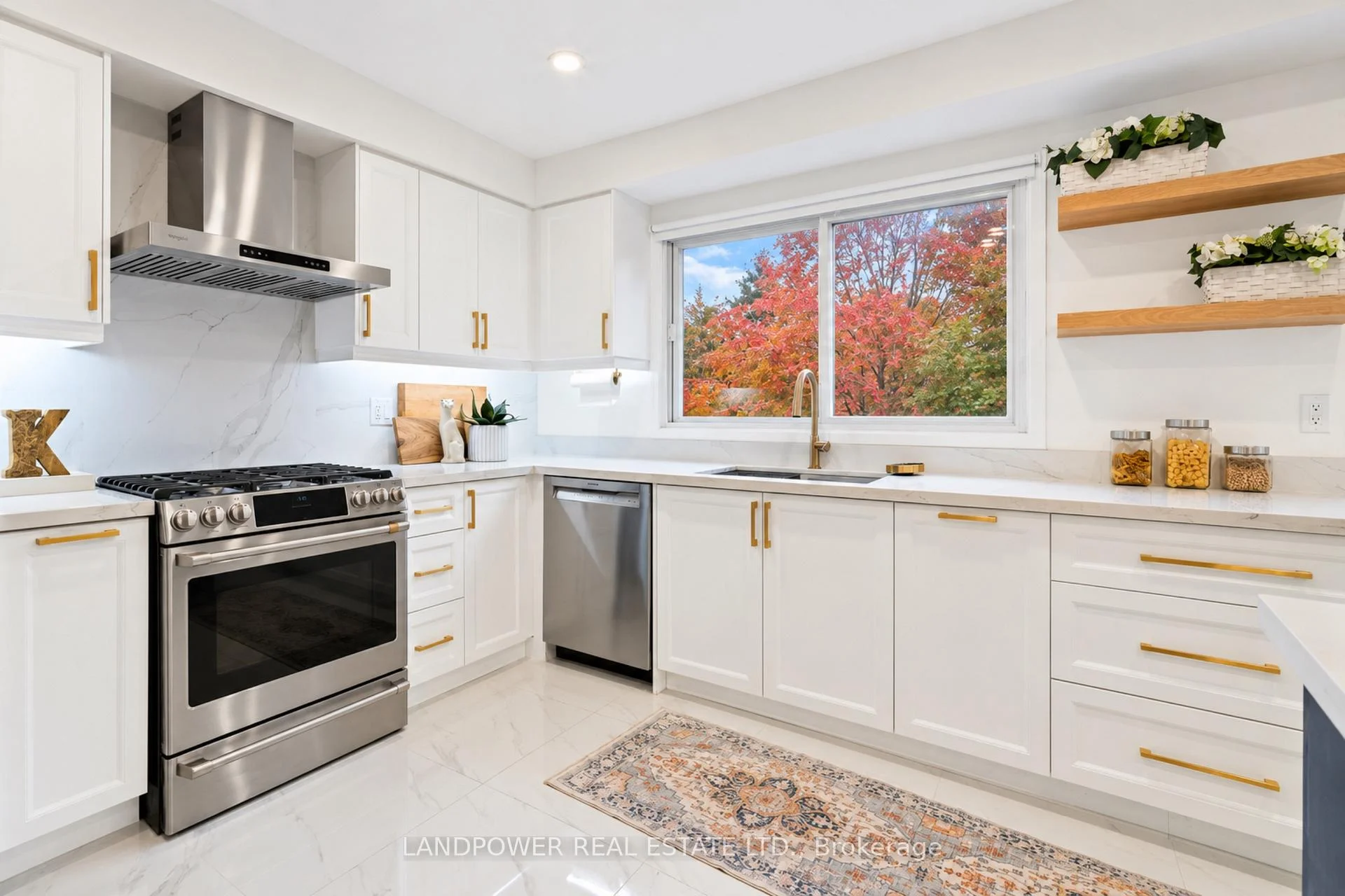 Photo 16 of 106 Poplar Crescent, Aurora, Aurora Highlands — HOMEH