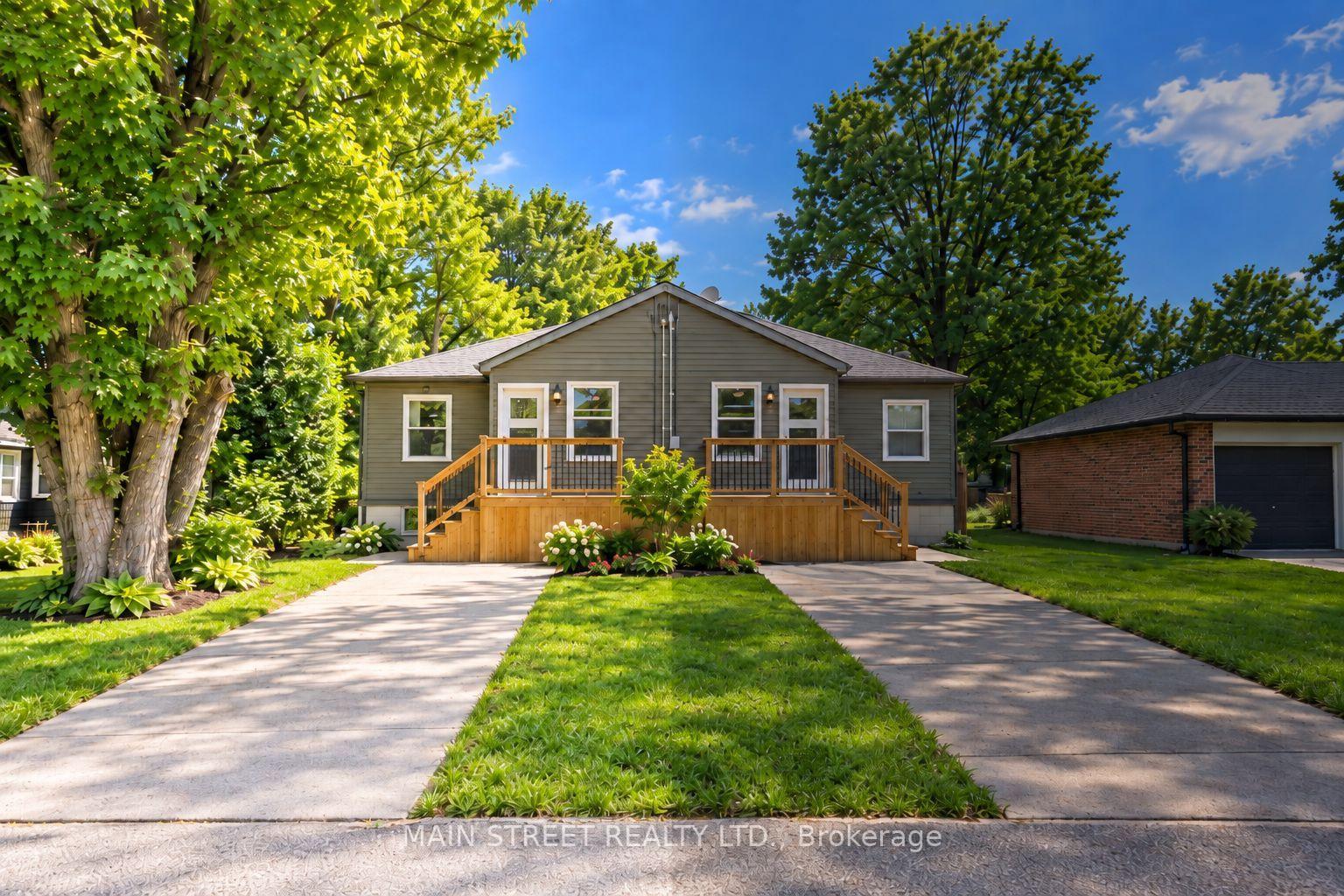 Front of Unit B, 27 Jacksons Point Avenue