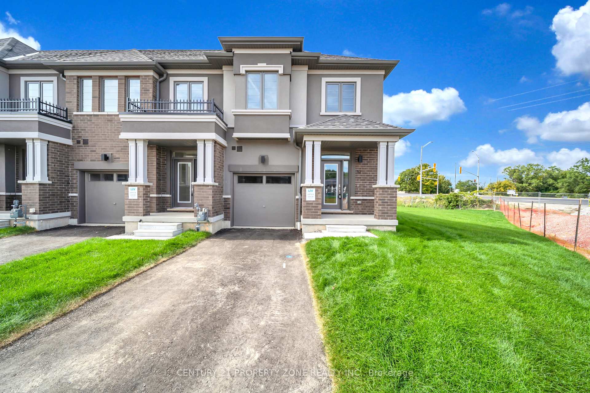 Front of Unit 93, 660 colborne Street W