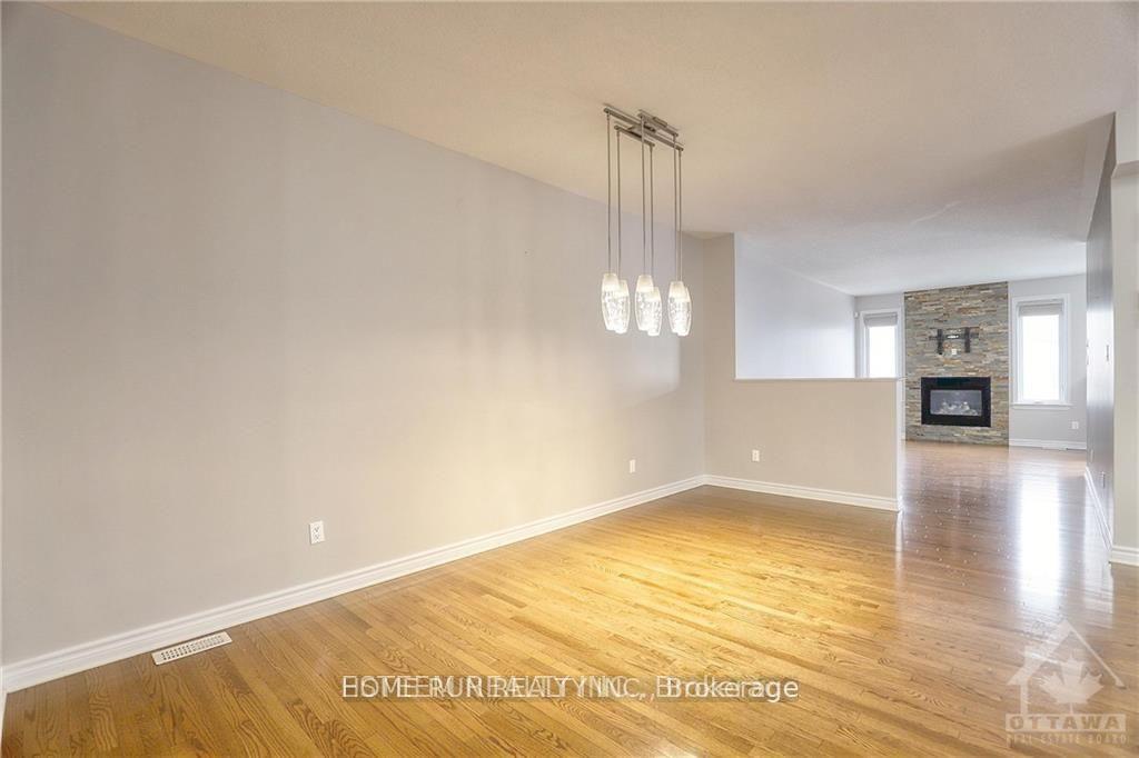 Photo 6 of 206 Broxburn Crescent, Ottawa, Barrhaven - Heritage Park — HOMEH