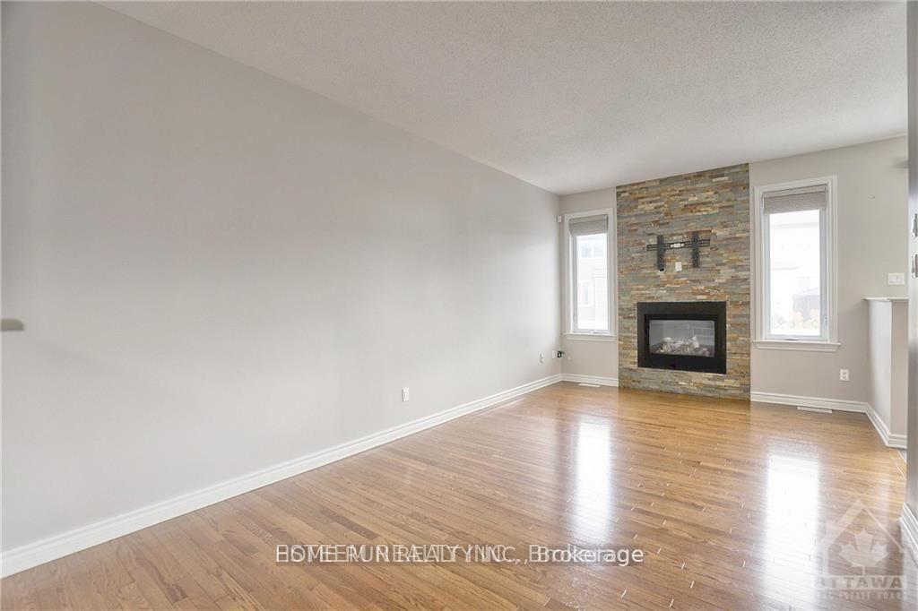 Photo 10 of 206 Broxburn Crescent, Ottawa, Barrhaven - Heritage Park — HOMEH