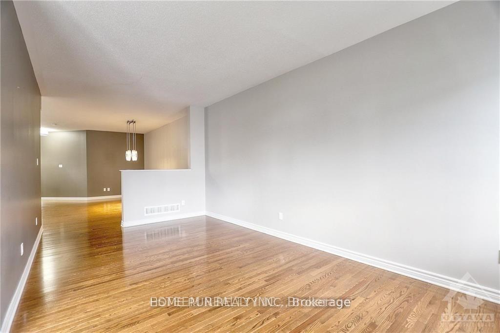 Photo 11 of 206 Broxburn Crescent, Ottawa, Barrhaven - Heritage Park — HOMEH