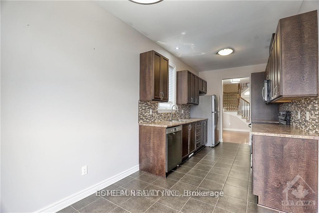Photo 13 of 206 Broxburn Crescent, Ottawa, Barrhaven - Heritage Park — HOMEH