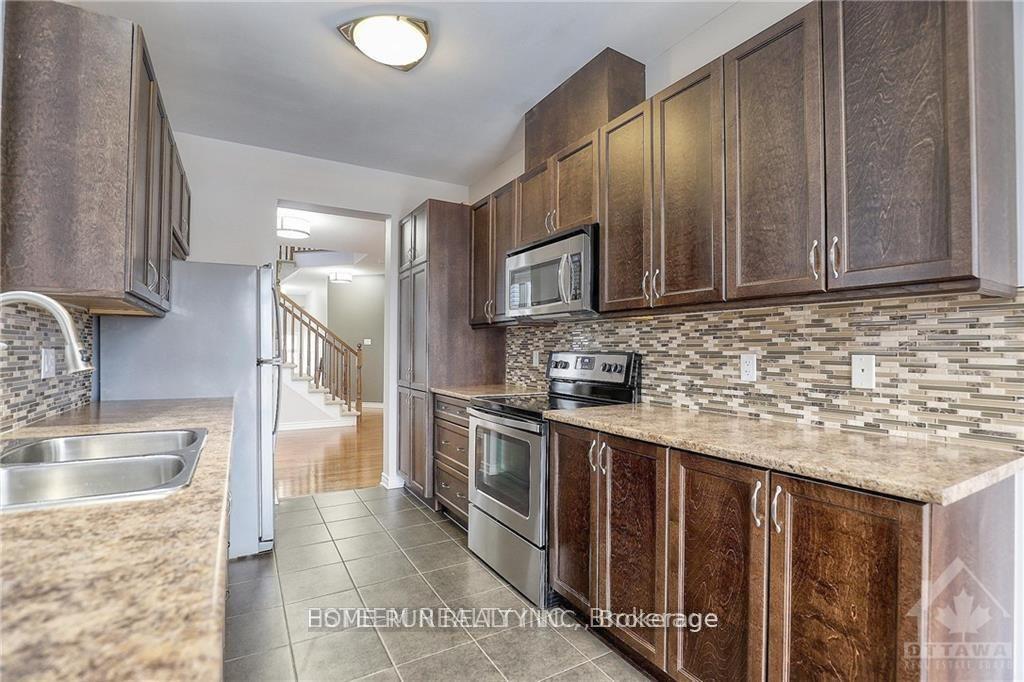 Photo 14 of 206 Broxburn Crescent, Ottawa, Barrhaven - Heritage Park — HOMEH