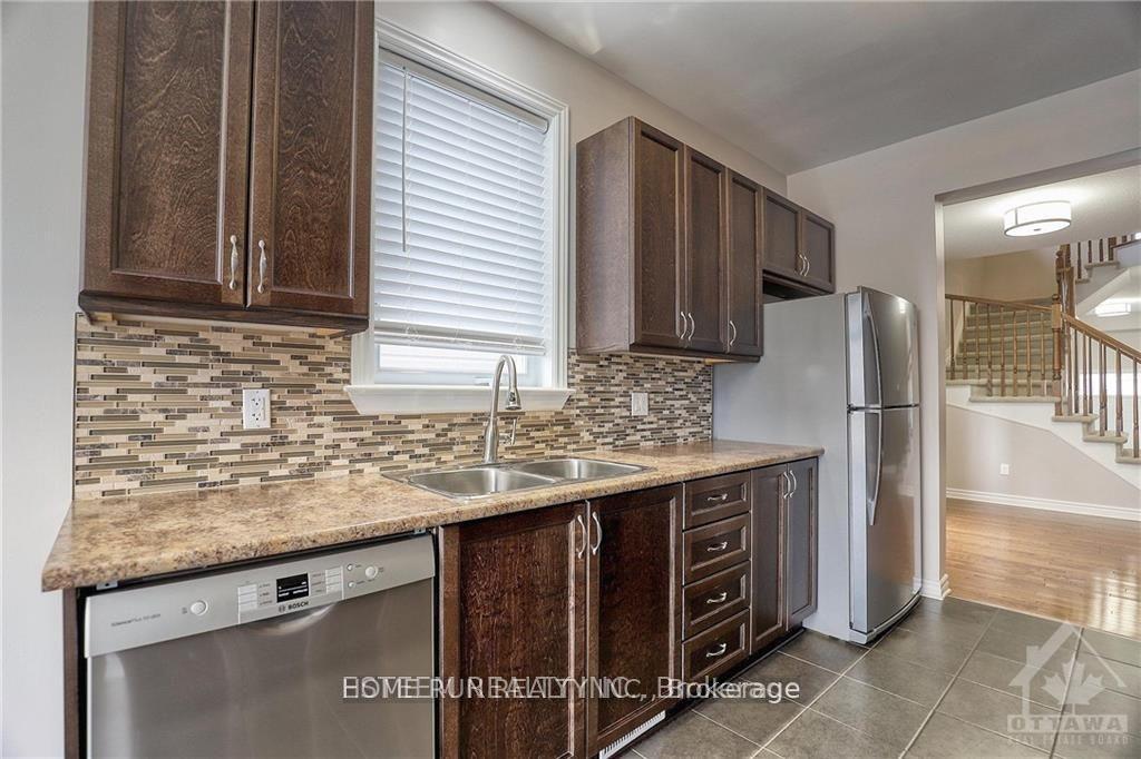 Photo 15 of 206 Broxburn Crescent, Ottawa, Barrhaven - Heritage Park — HOMEH