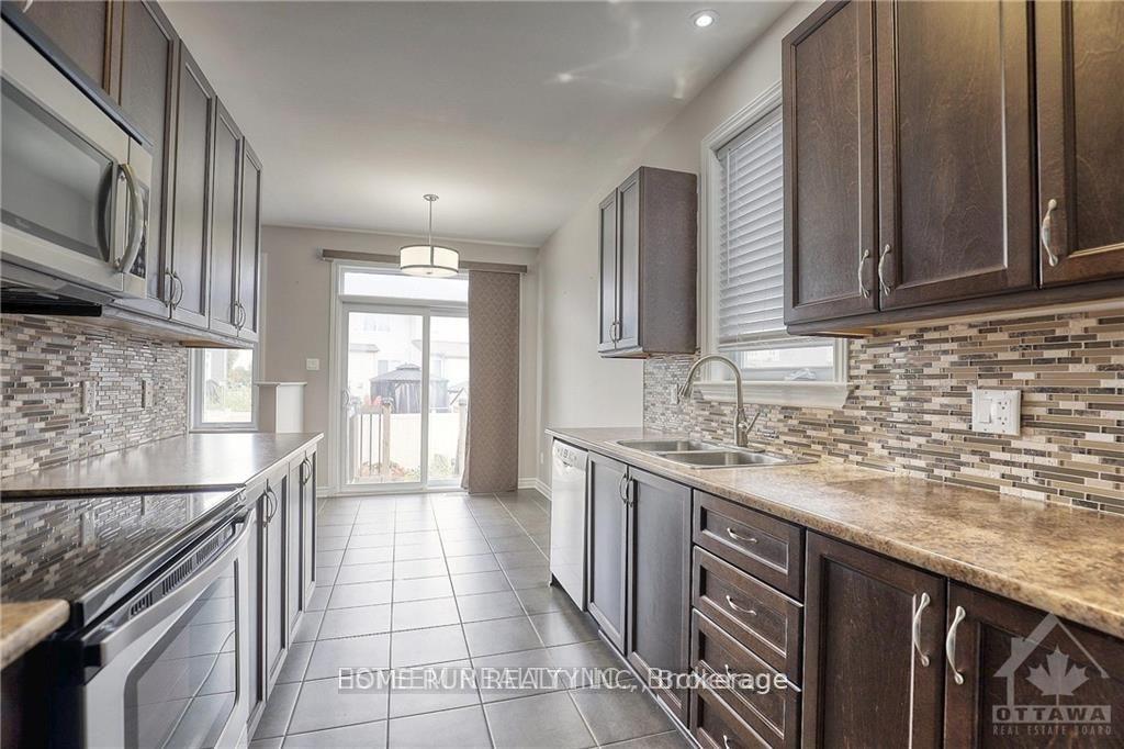 Photo 16 of 206 Broxburn Crescent, Ottawa, Barrhaven - Heritage Park — HOMEH