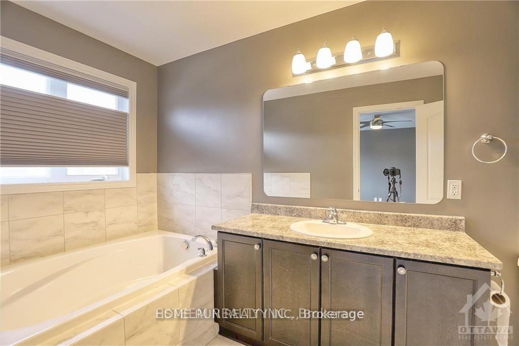 Photo 20 of 206 Broxburn Crescent, Ottawa, Barrhaven - Heritage Park — HOMEH