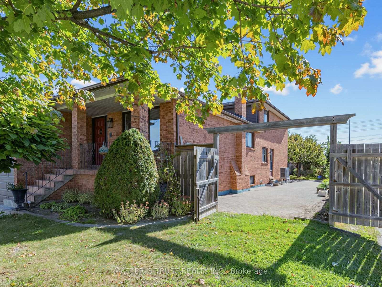 Photo 4 of 858 Wetherby Lane, Mississauga, Rathwood — HOMEH