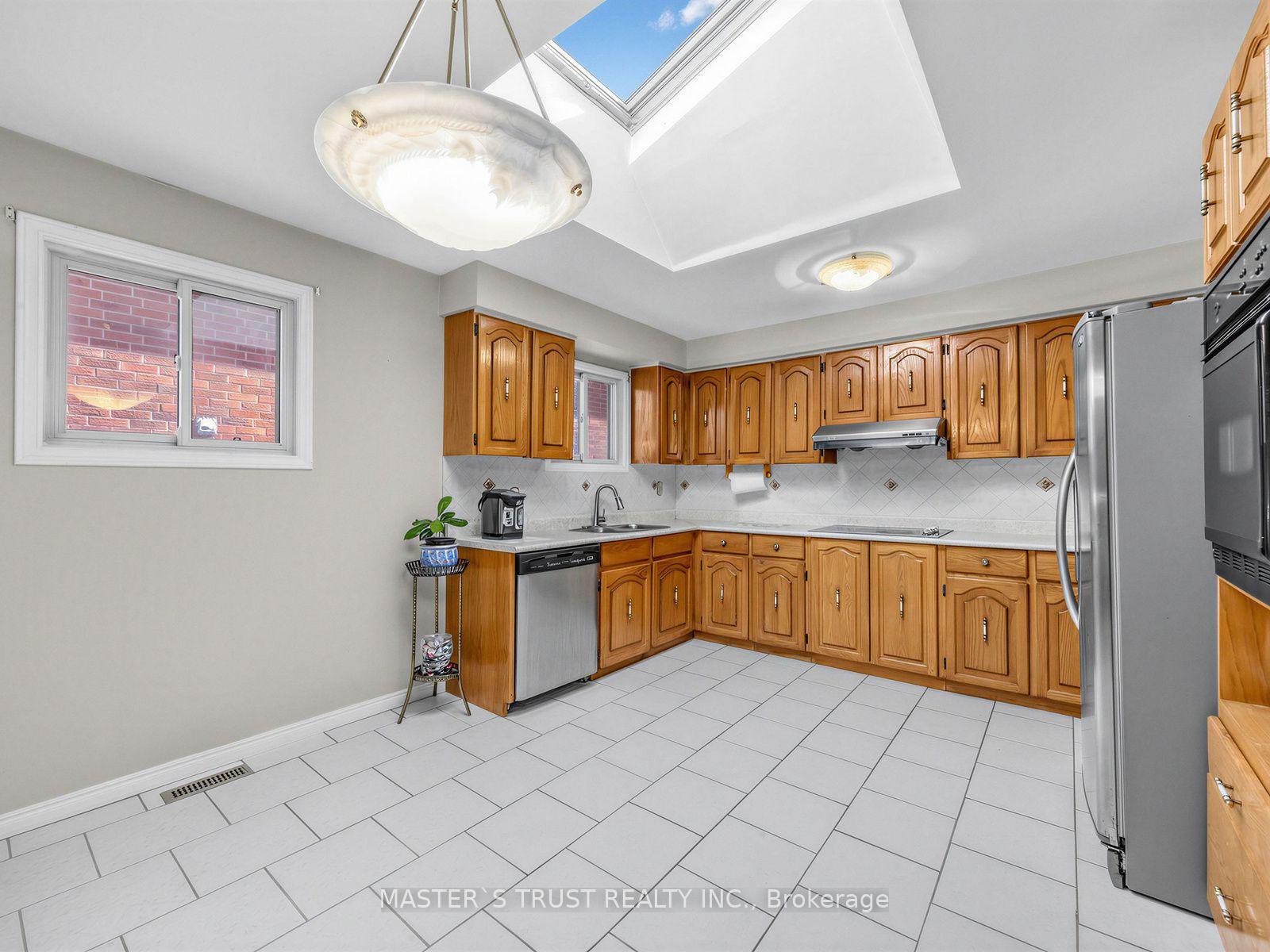 Photo 10 of 858 Wetherby Lane, Mississauga, Rathwood — HOMEH