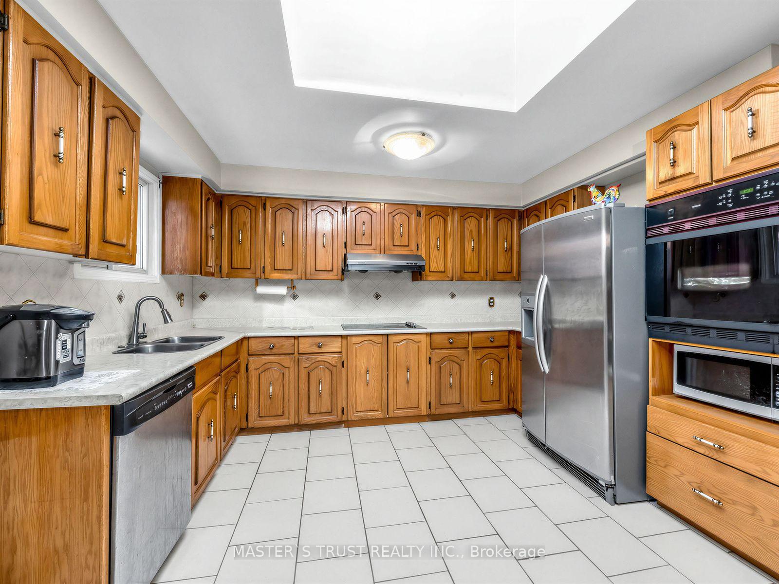 Photo 11 of 858 Wetherby Lane, Mississauga, Rathwood — HOMEH