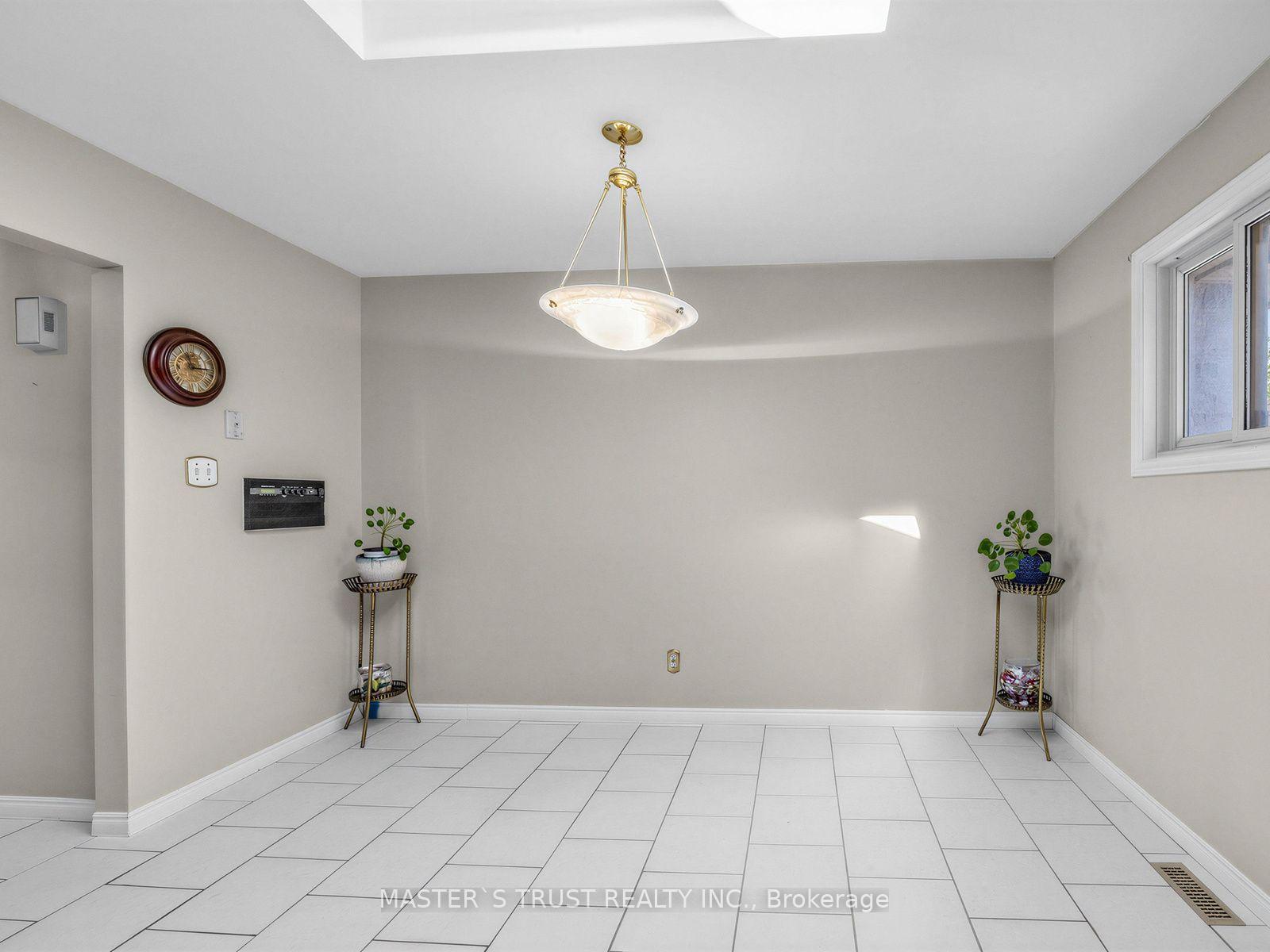 Photo 12 of 858 Wetherby Lane, Mississauga, Rathwood — HOMEH