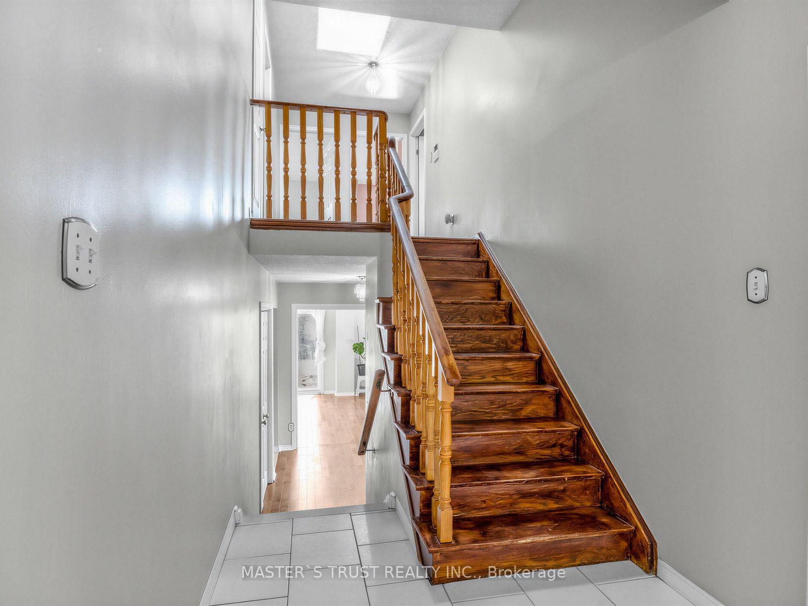 Photo 13 of 858 Wetherby Lane, Mississauga, Rathwood — HOMEH