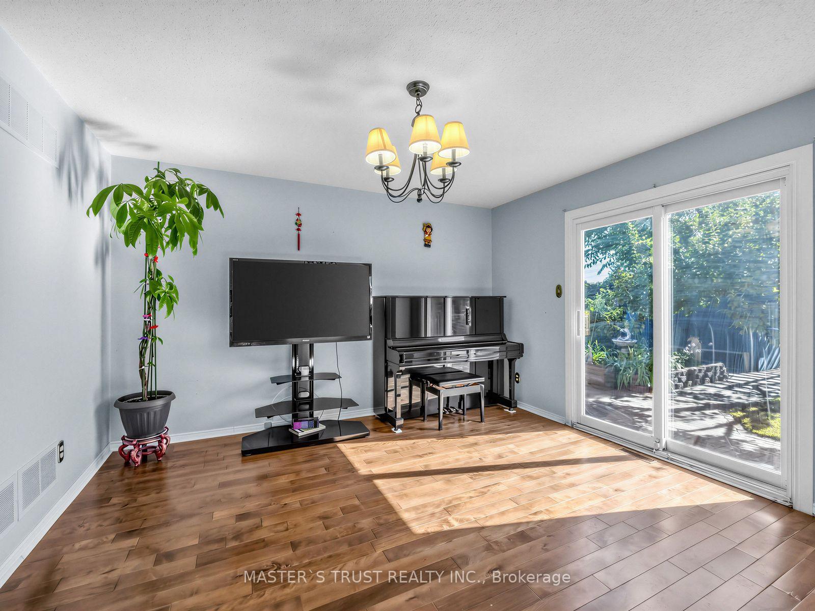 Photo 15 of 858 Wetherby Lane, Mississauga, Rathwood — HOMEH