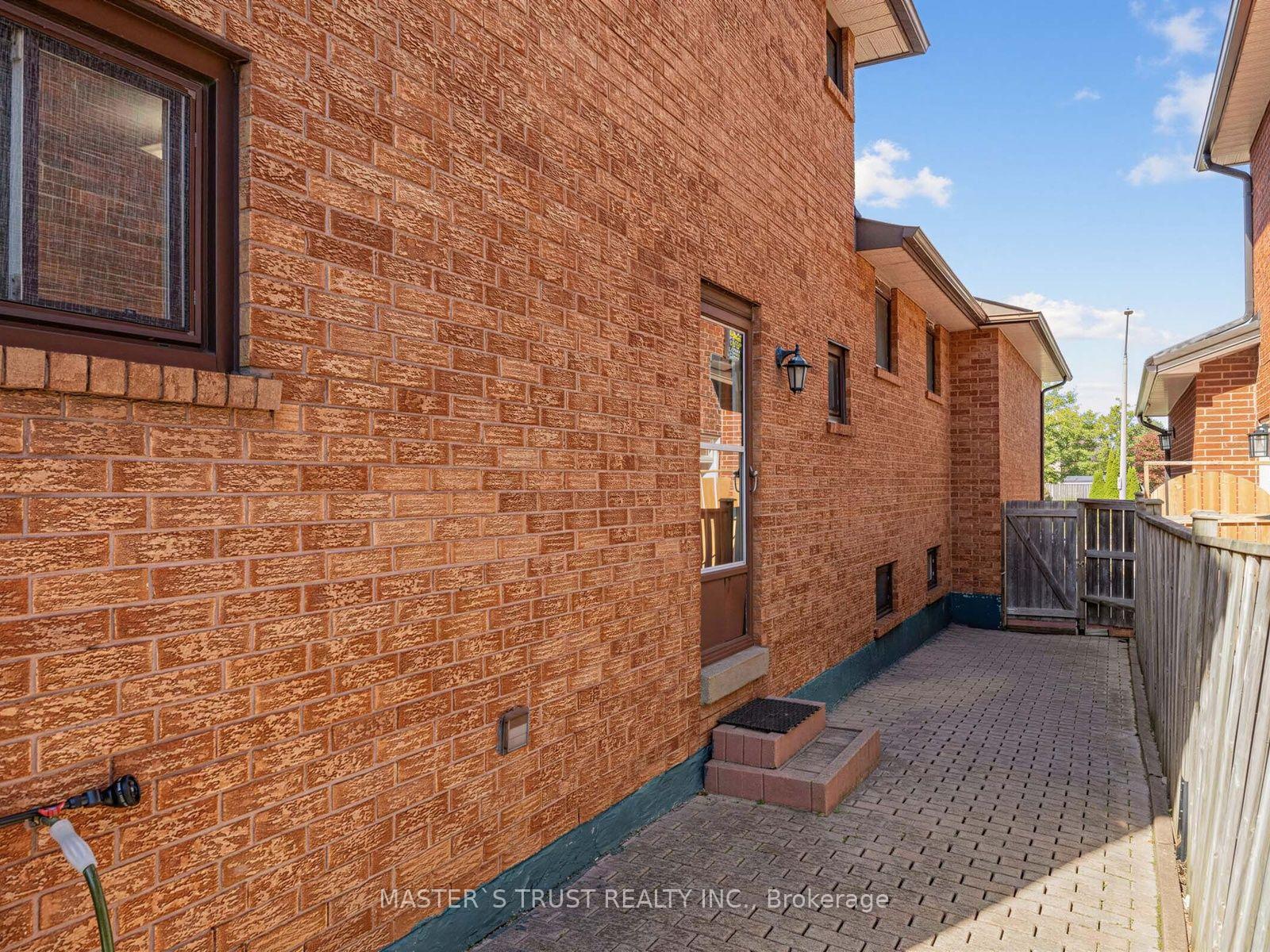 Photo 31 of 858 Wetherby Lane, Mississauga, Rathwood — HOMEH