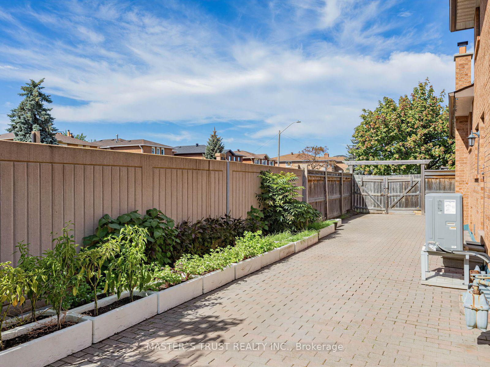 Photo 37 of 858 Wetherby Lane, Mississauga, Rathwood — HOMEH