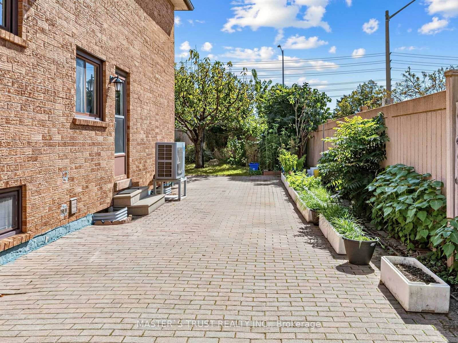 Photo 38 of 858 Wetherby Lane, Mississauga, Rathwood — HOMEH