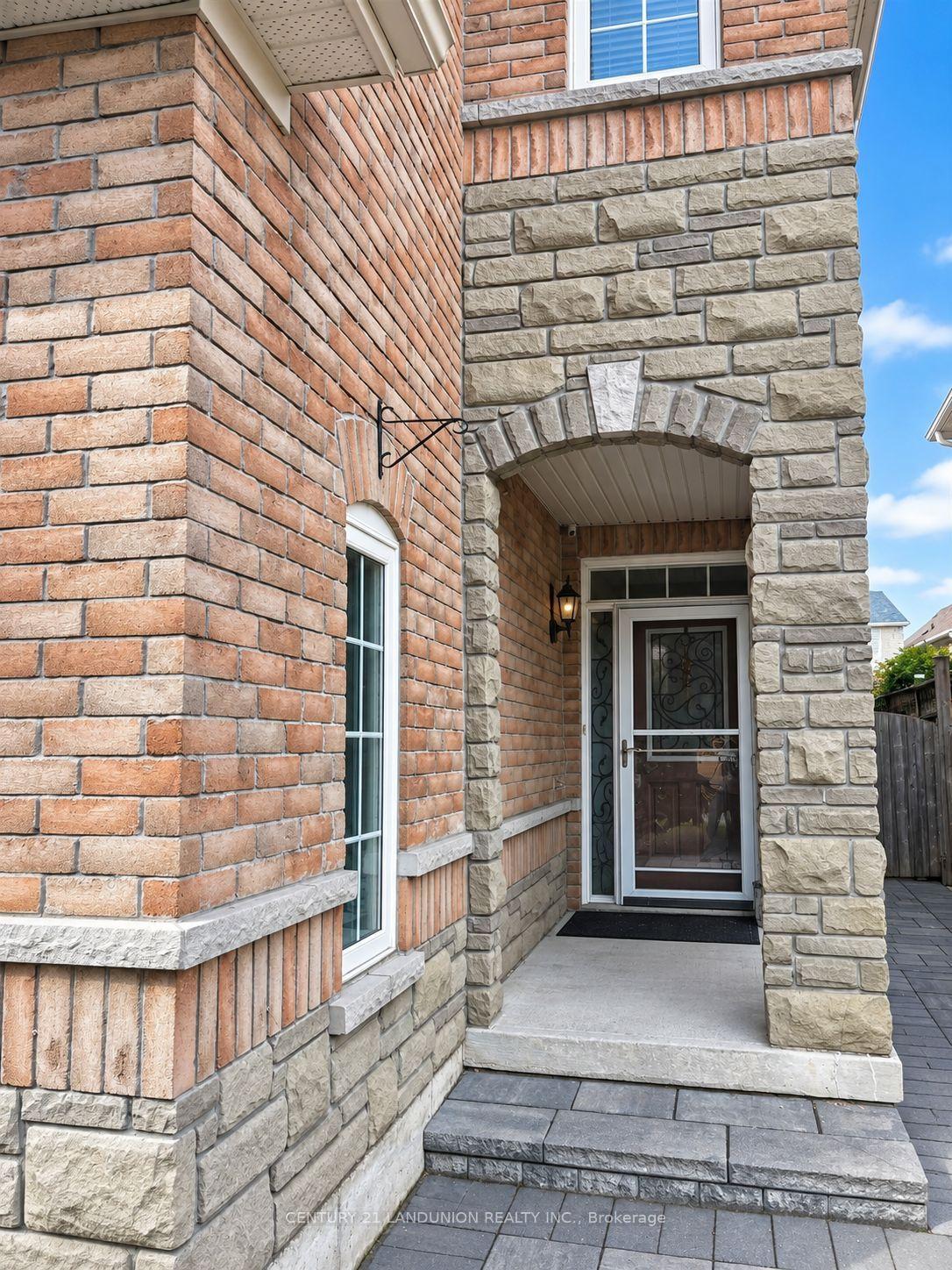 Photo 2 of 52 Kentley Street, Markham, Berczy — HOMEH