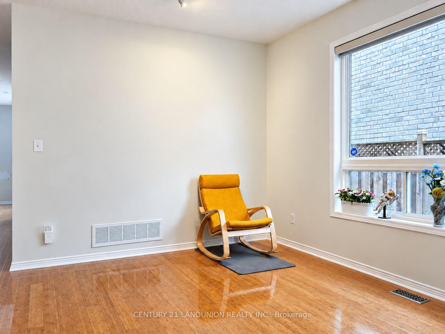 Photo 3 of 52 Kentley Street, Markham, Berczy — HOMEH