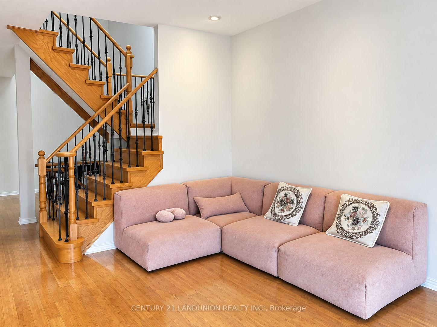 Photo 9 of 52 Kentley Street, Markham, Berczy — HOMEH
