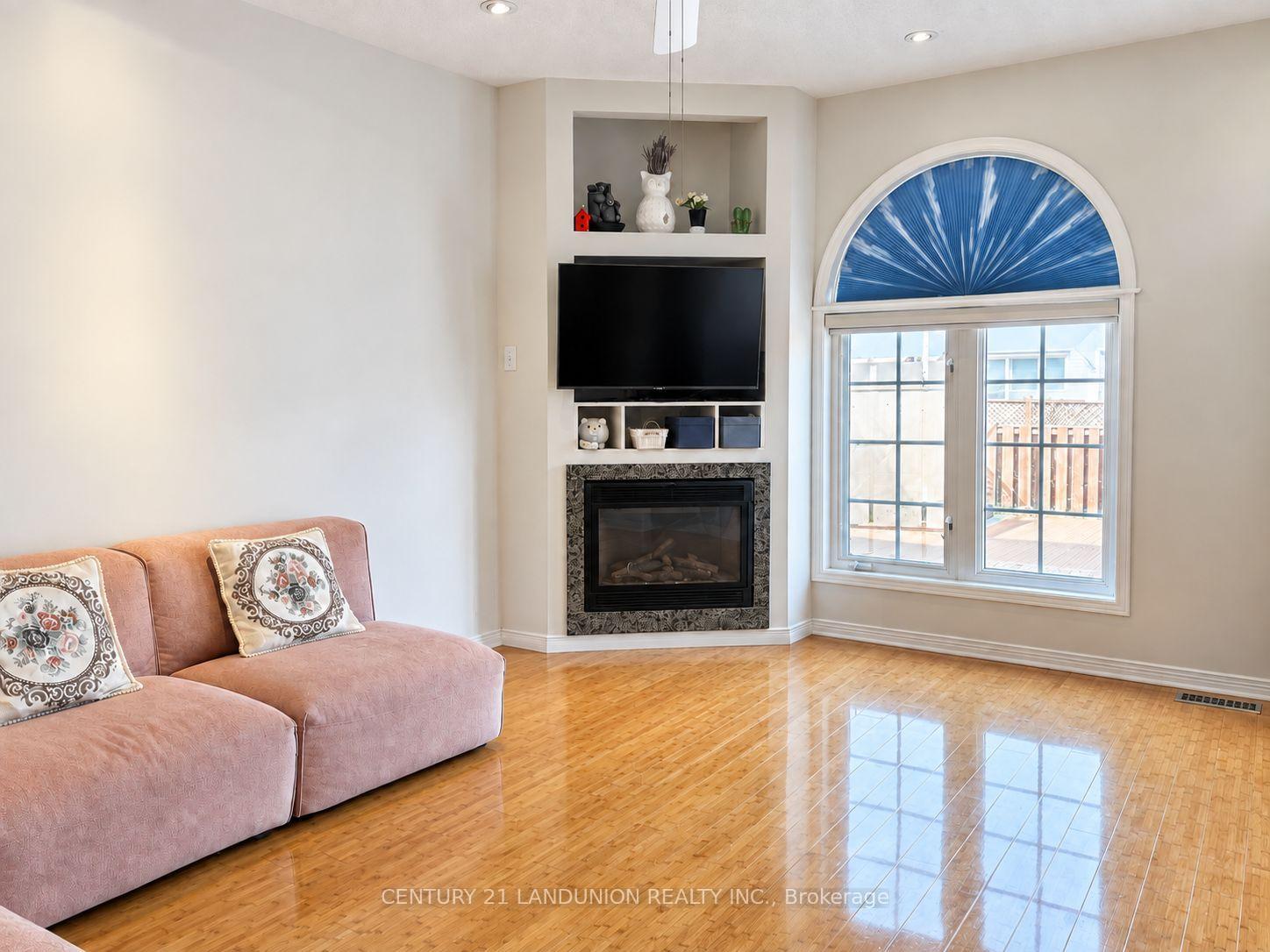 Photo 10 of 52 Kentley Street, Markham, Berczy — HOMEH