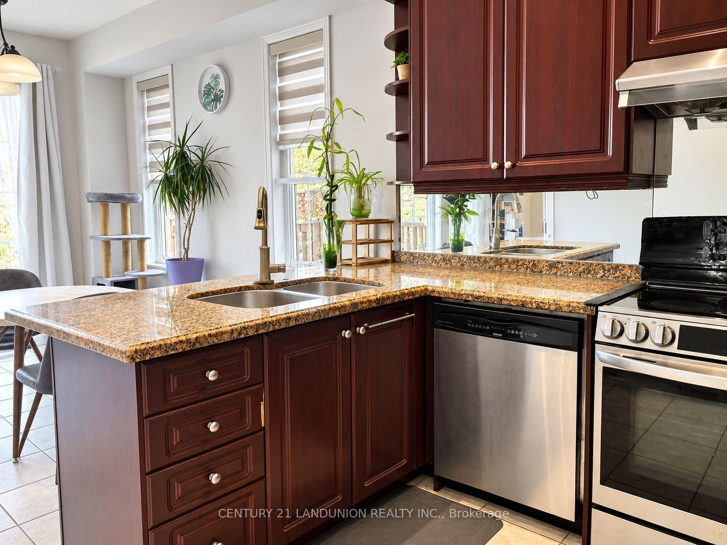 Photo 13 of 52 Kentley Street, Markham, Berczy — HOMEH
